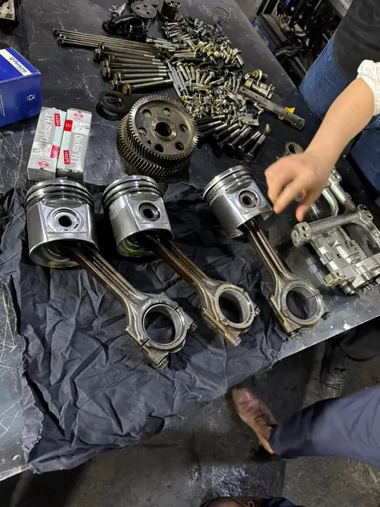 Engine overhaul: pistons and connecting rods